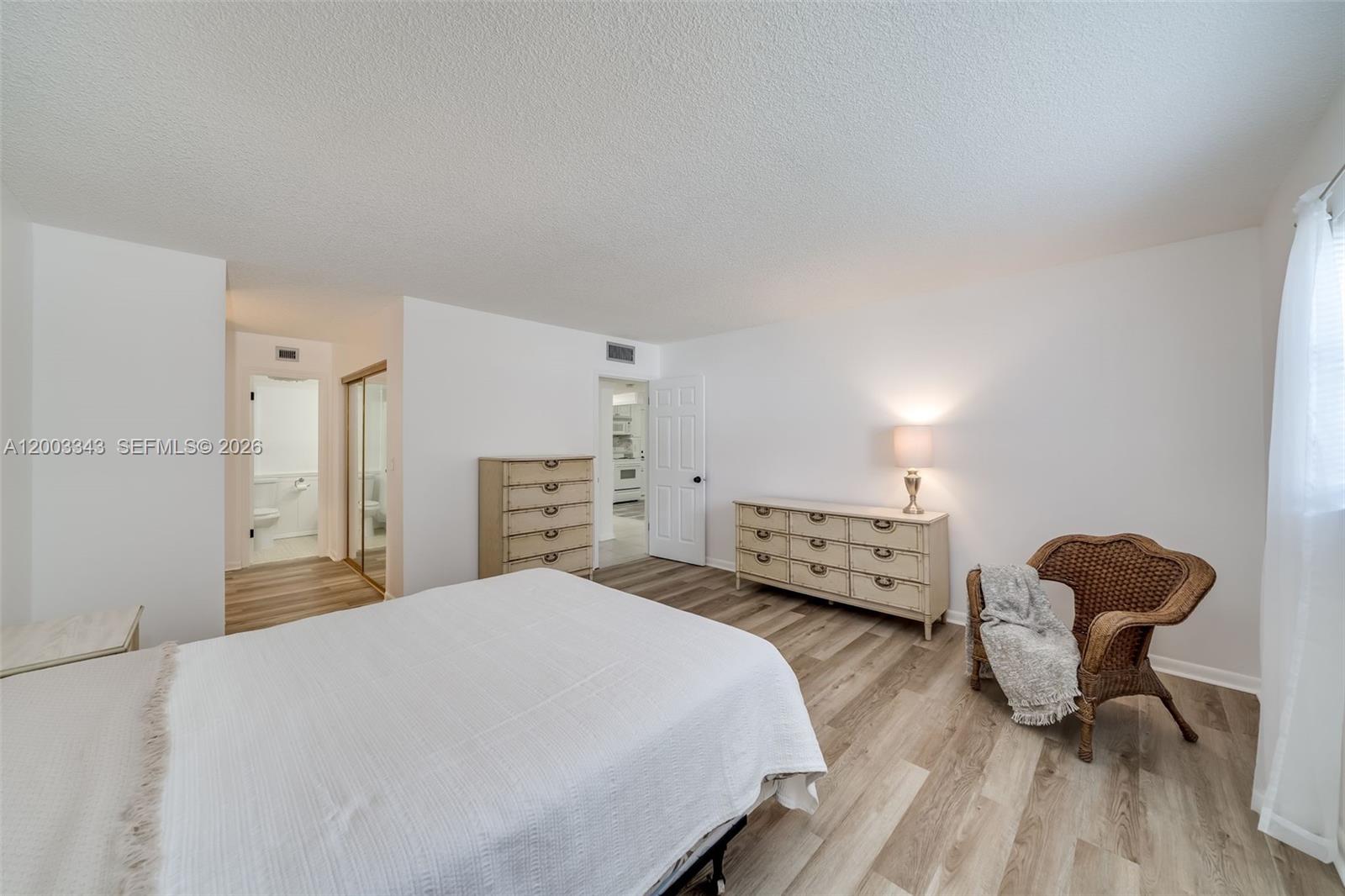 CASTLE APARTMENTS 15 COND - Residential