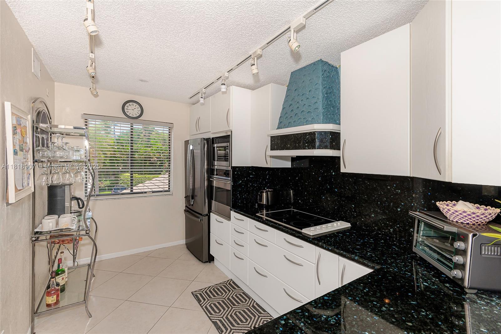 CAPTAINS WALK CONDO - Residential