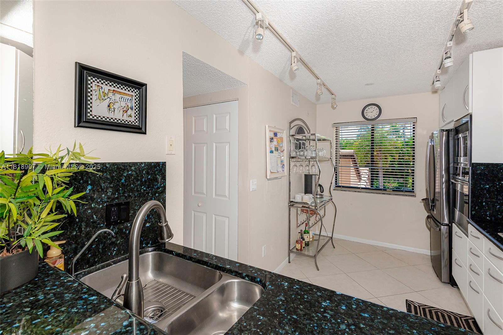 CAPTAINS WALK CONDO - Residential