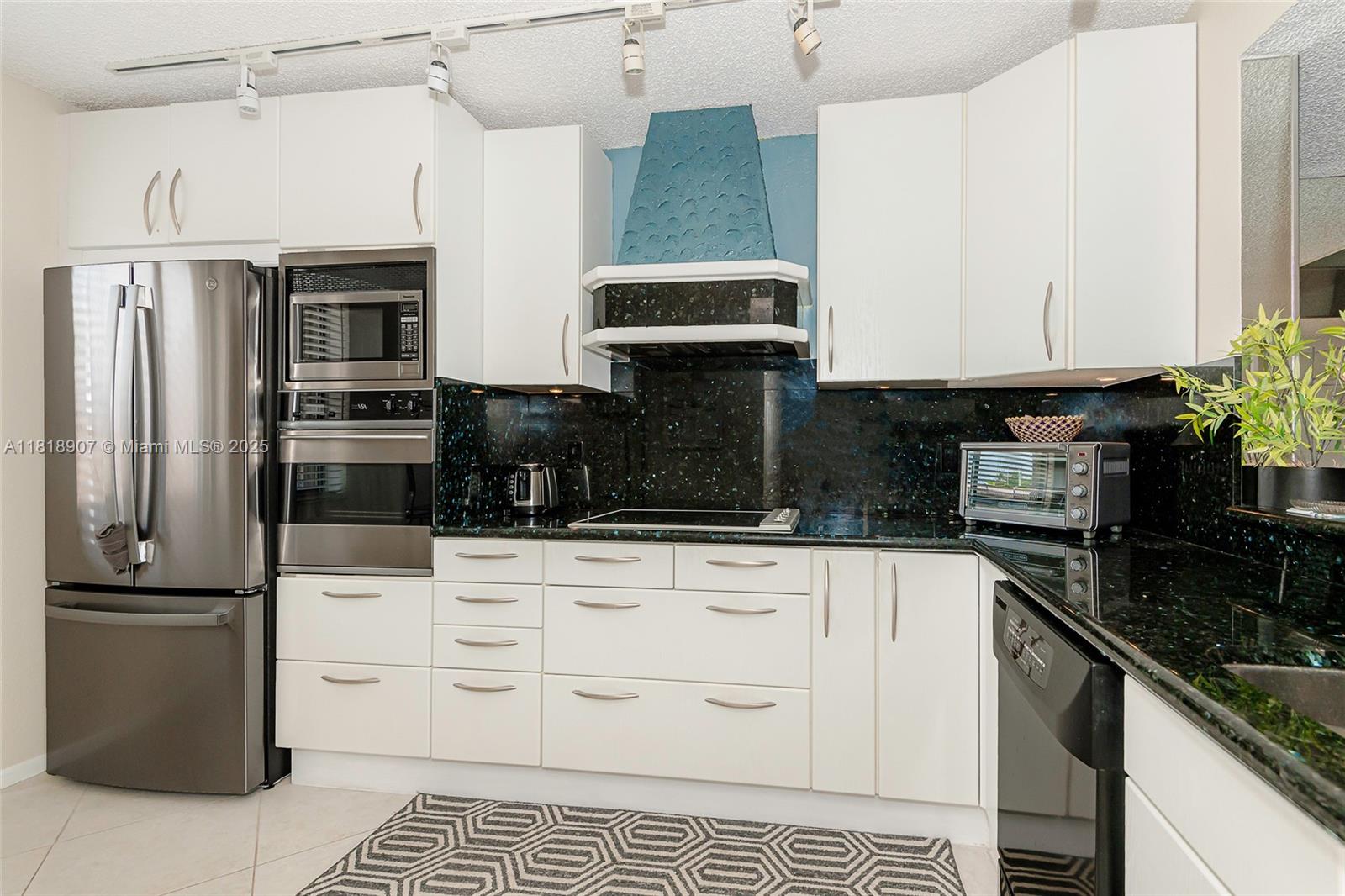 CAPTAINS WALK CONDO - Residential
