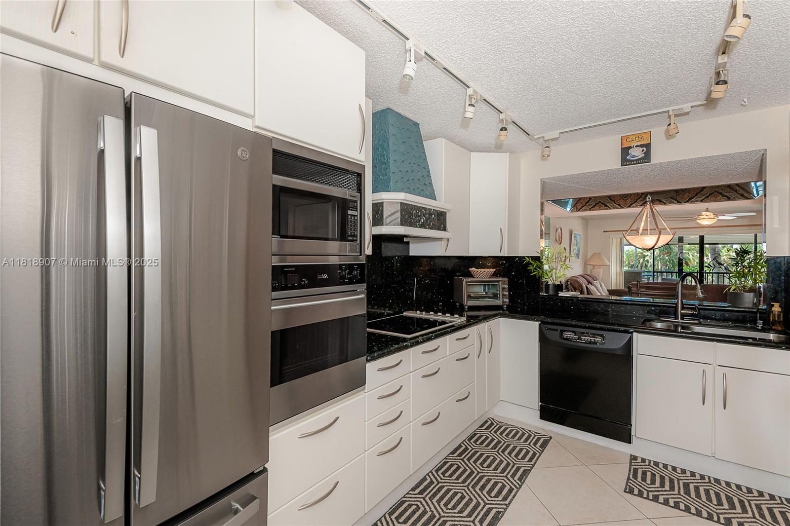 CAPTAINS WALK CONDO - Residential