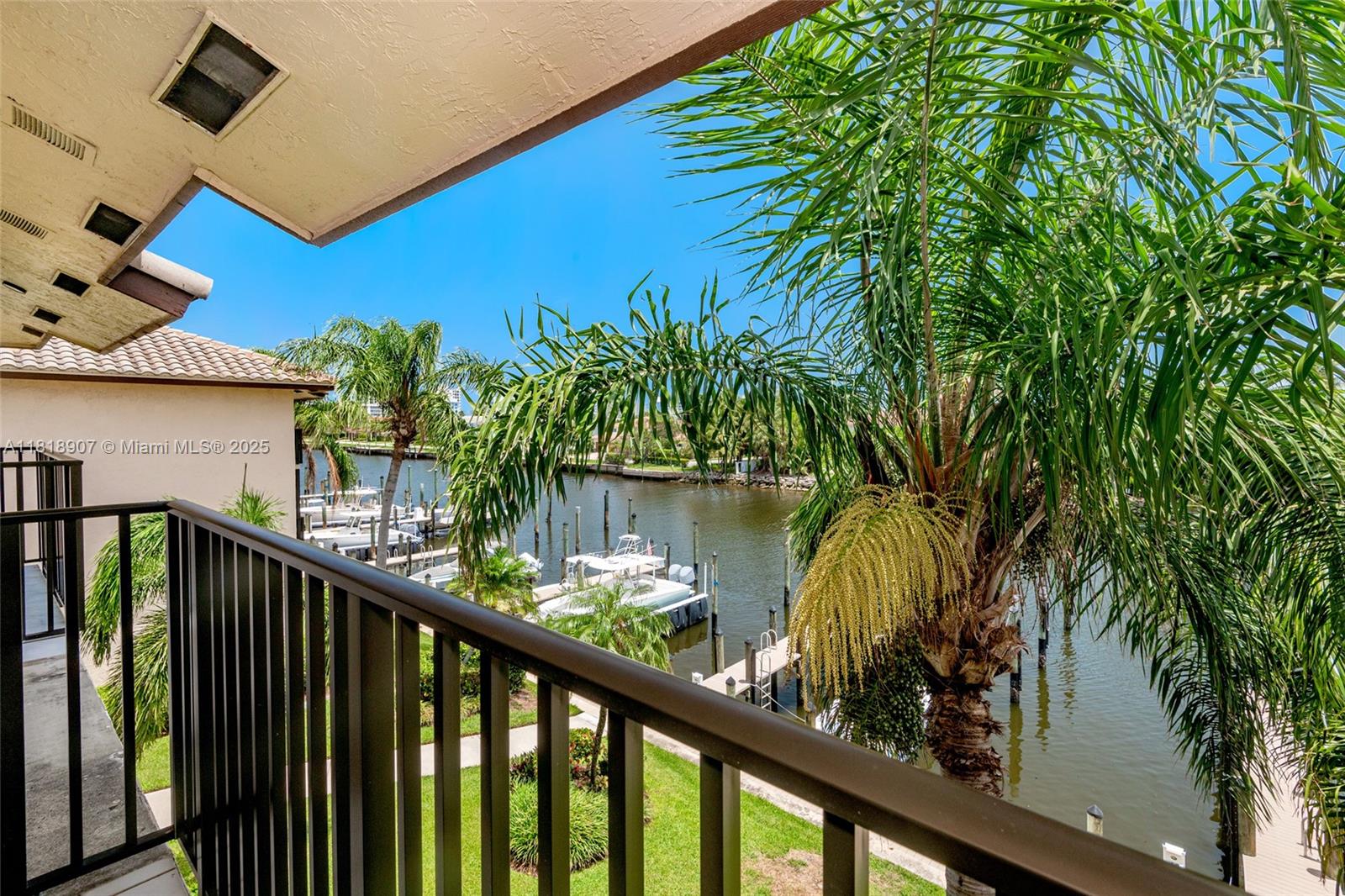 CAPTAINS WALK CONDO - Residential