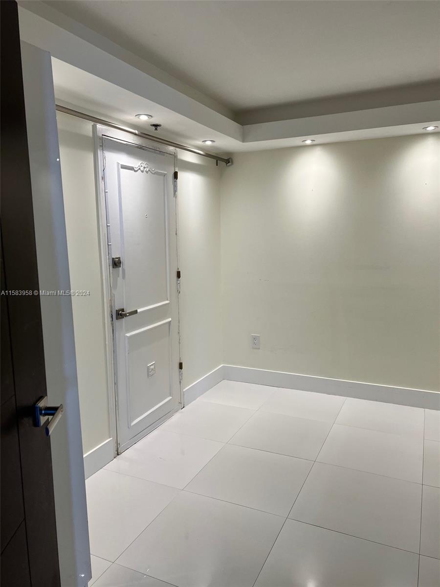 MAISON GRANDE CONDO - Residential