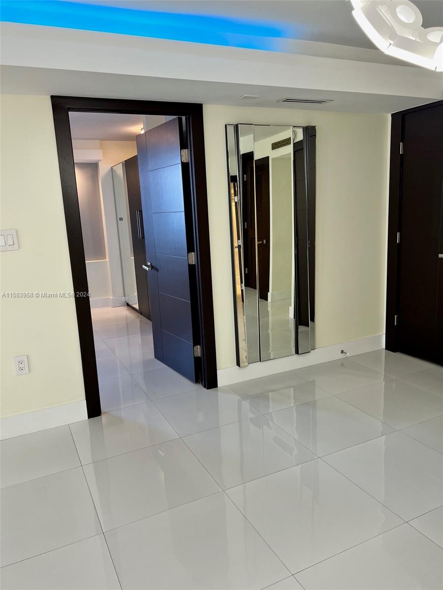 MAISON GRANDE CONDO - Residential