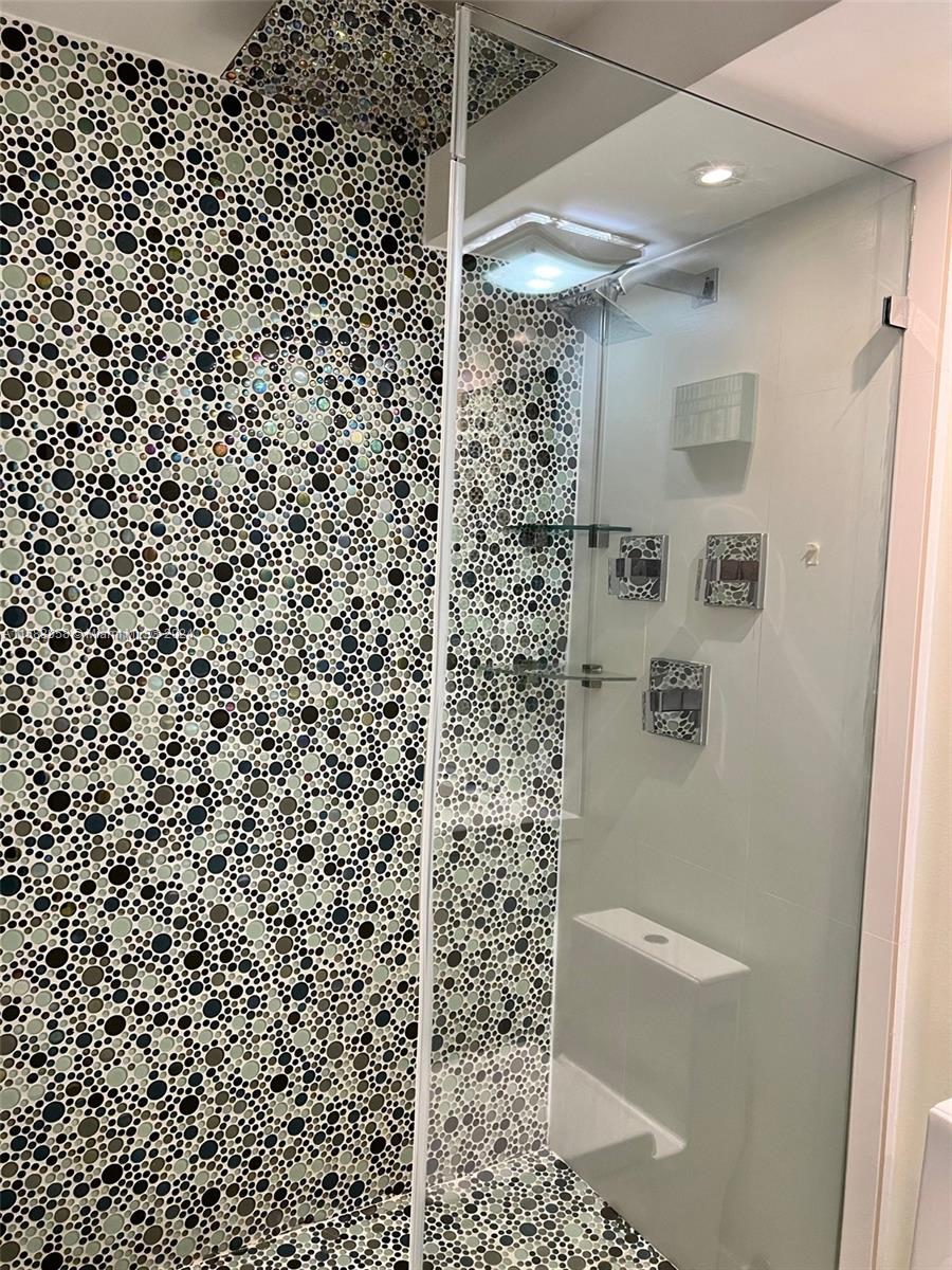 MAISON GRANDE CONDO - Residential