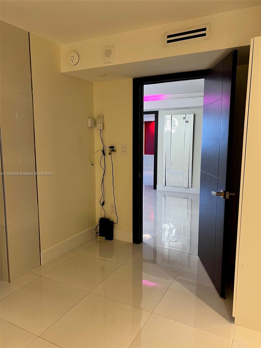 MAISON GRANDE CONDO - Residential