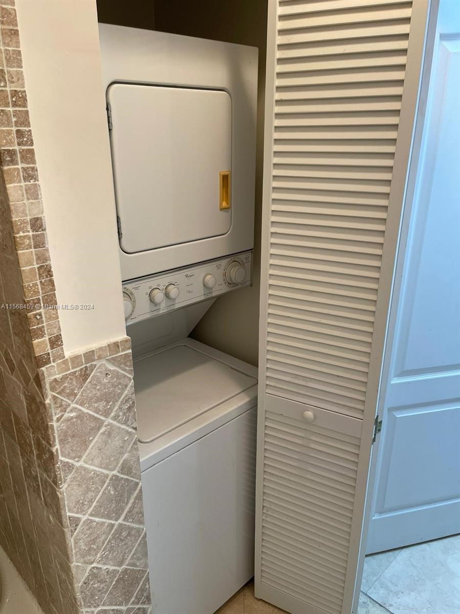 THE CLUB AT BRICKELL BAY - Residential