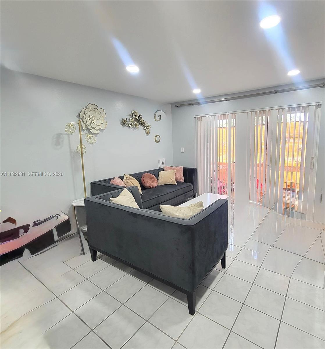 RAMBLEWOOD EAST CONDO - Residential