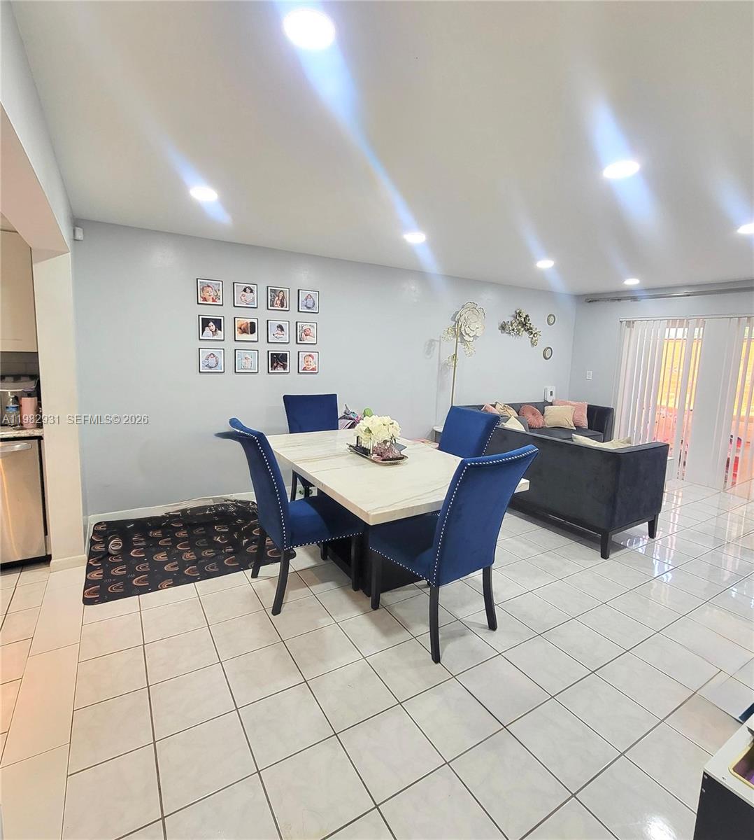 RAMBLEWOOD EAST CONDO - Residential