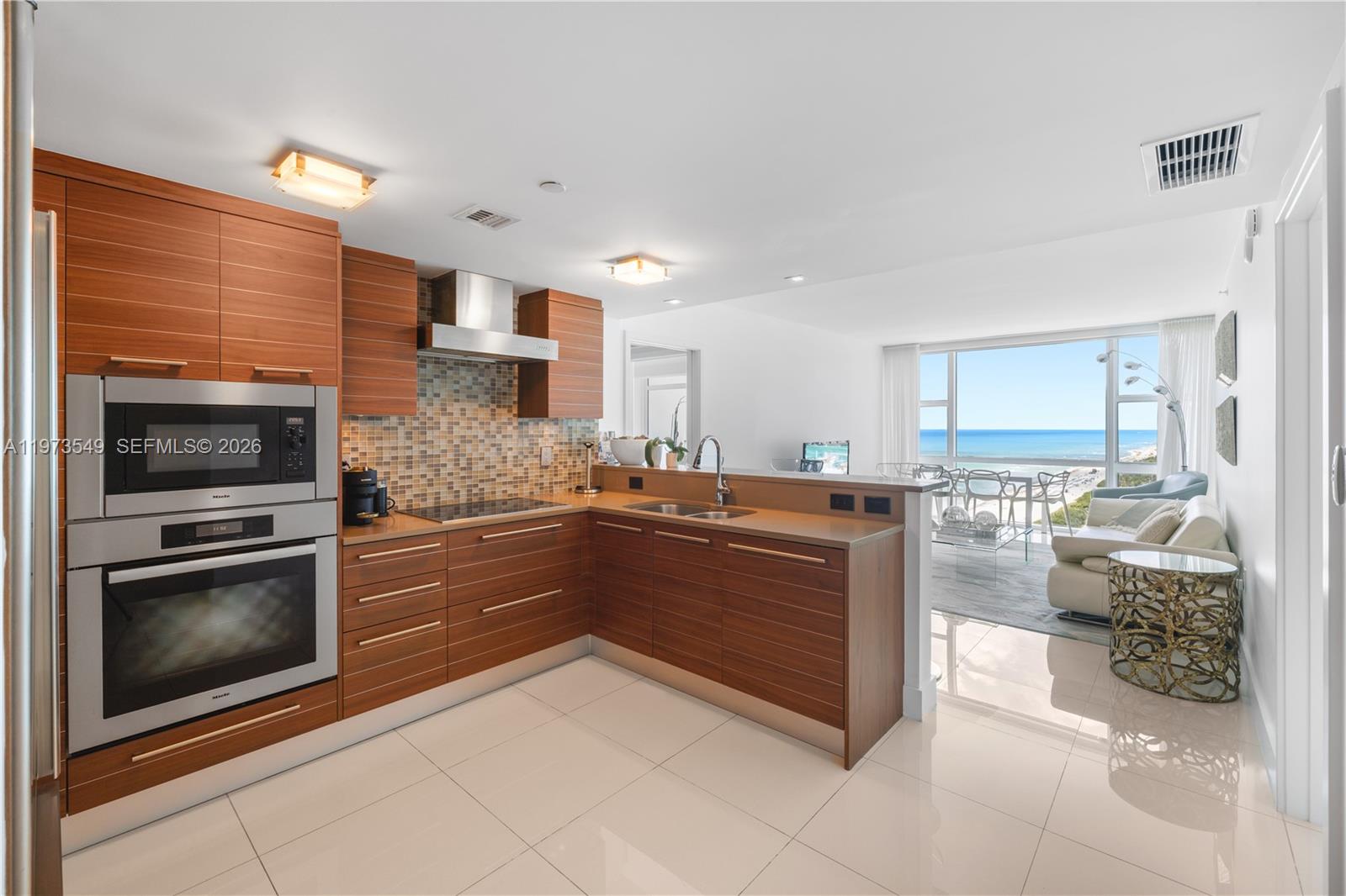 6801 Collins Ave LPH06 Doorlph14