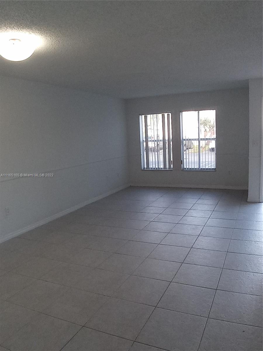 THE OAKVIEW CONDO NO 5 - Residential