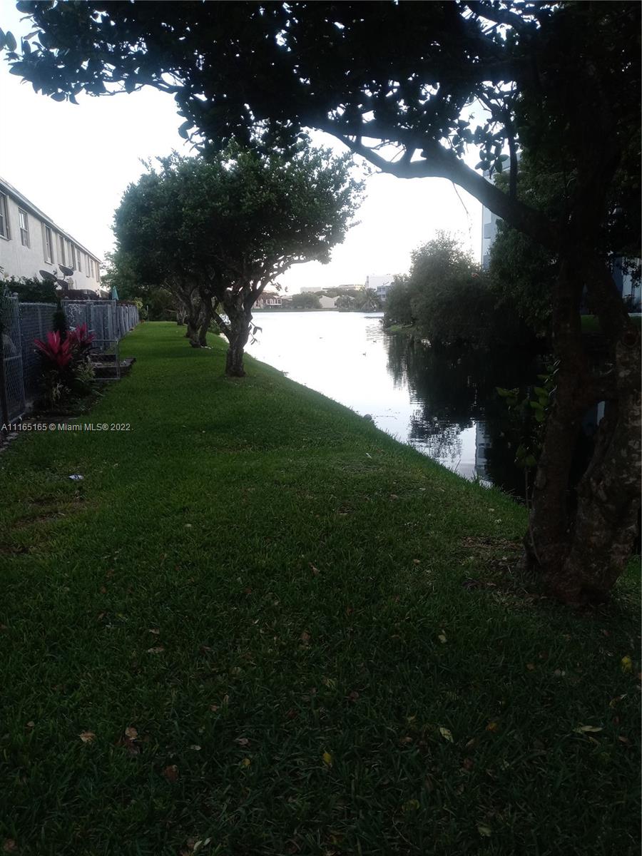 THE OAKVIEW CONDO NO 5 - Residential