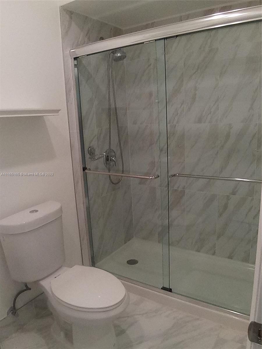 THE OAKVIEW CONDO NO 5 - Residential