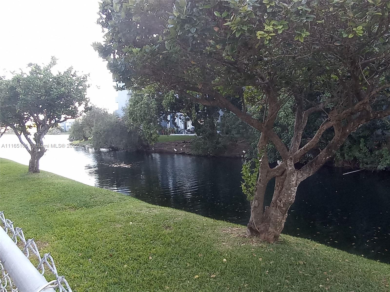 THE OAKVIEW CONDO NO 5 - Residential