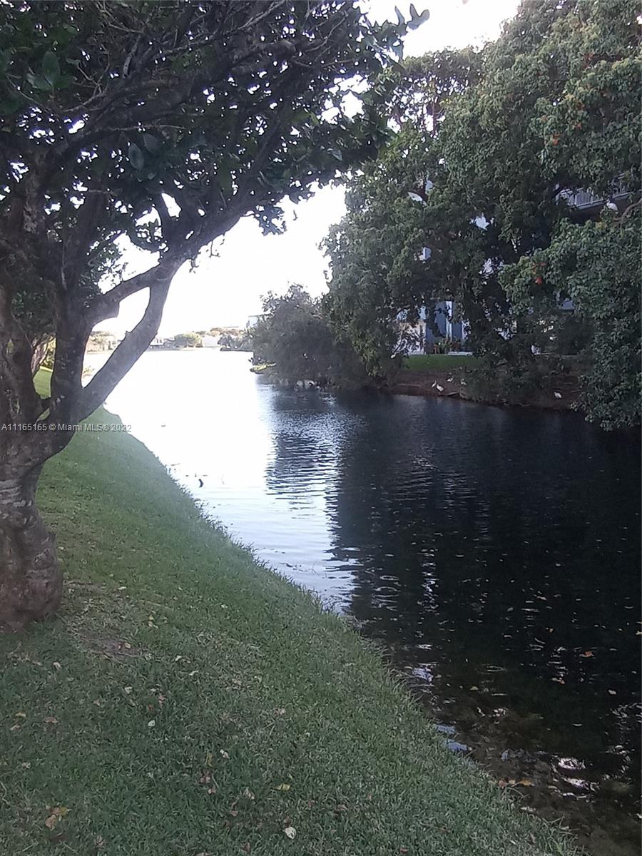 THE OAKVIEW CONDO NO 5 - Residential