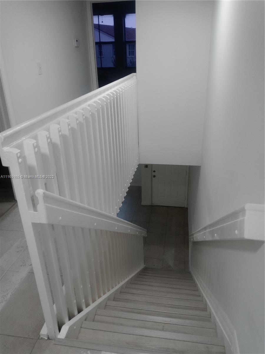 THE OAKVIEW CONDO NO 5 - Residential