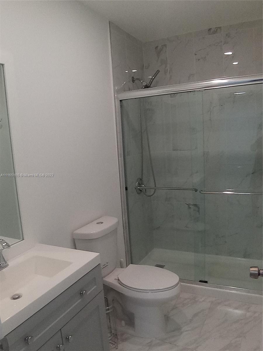 THE OAKVIEW CONDO NO 5 - Residential