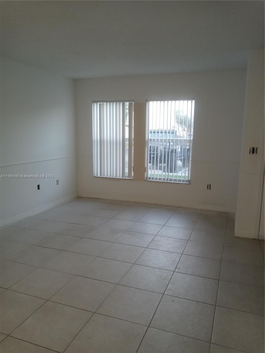 THE OAKVIEW CONDO NO 5 - Residential