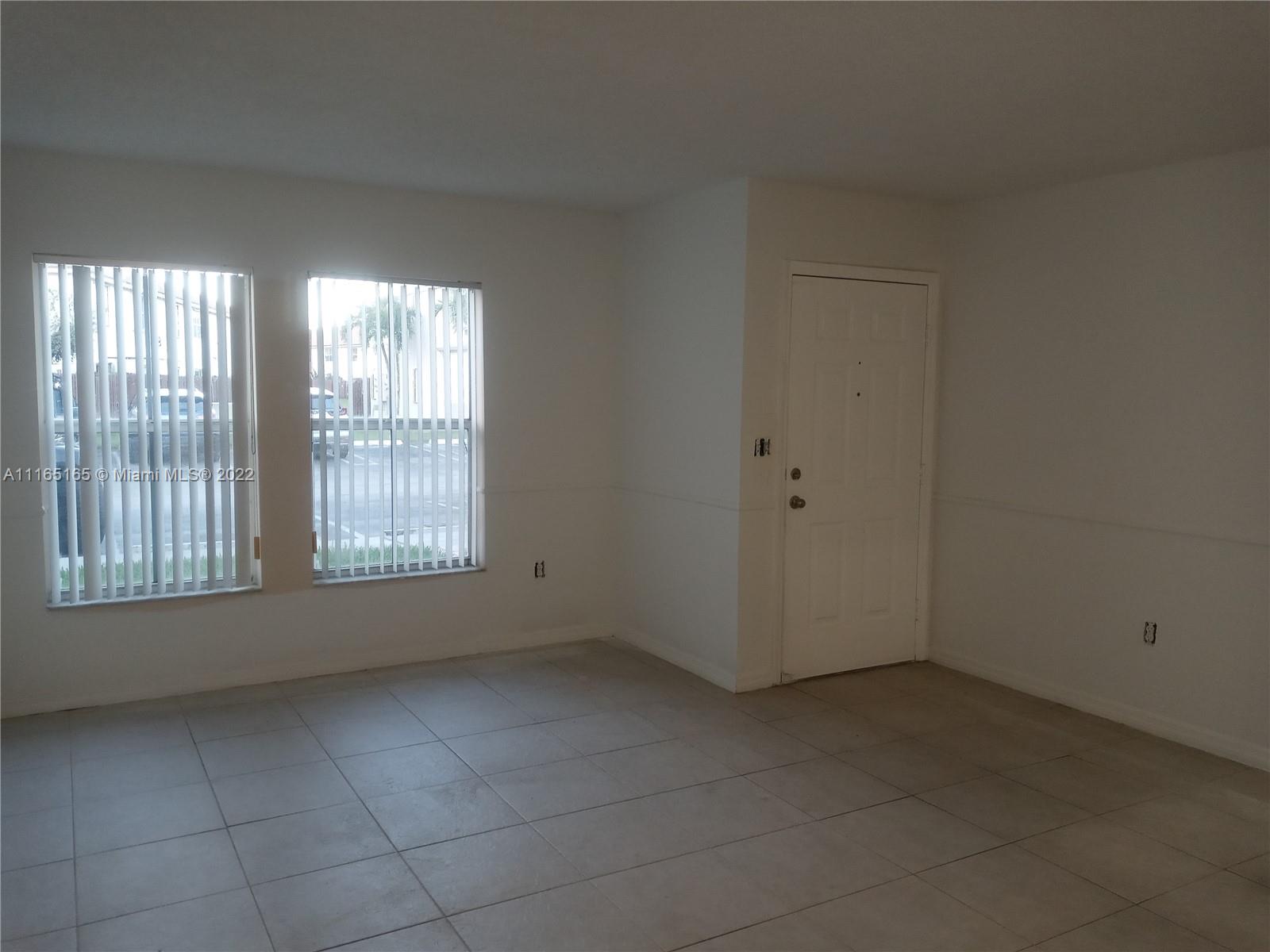 THE OAKVIEW CONDO NO 5 - Residential