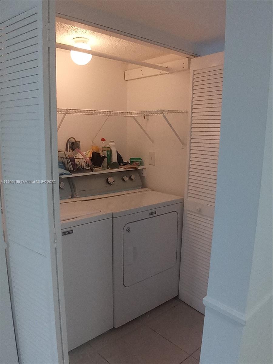 THE OAKVIEW CONDO NO 5 - Residential