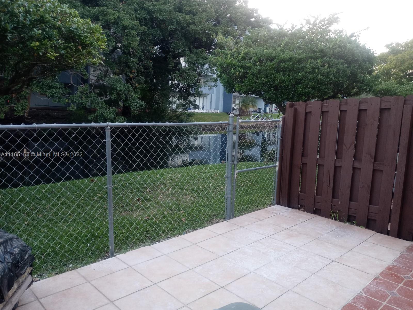 THE OAKVIEW CONDO NO 5 - Residential