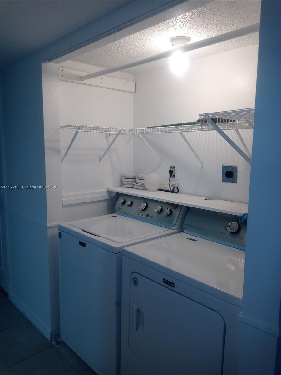 THE OAKVIEW CONDO NO 5 - Residential