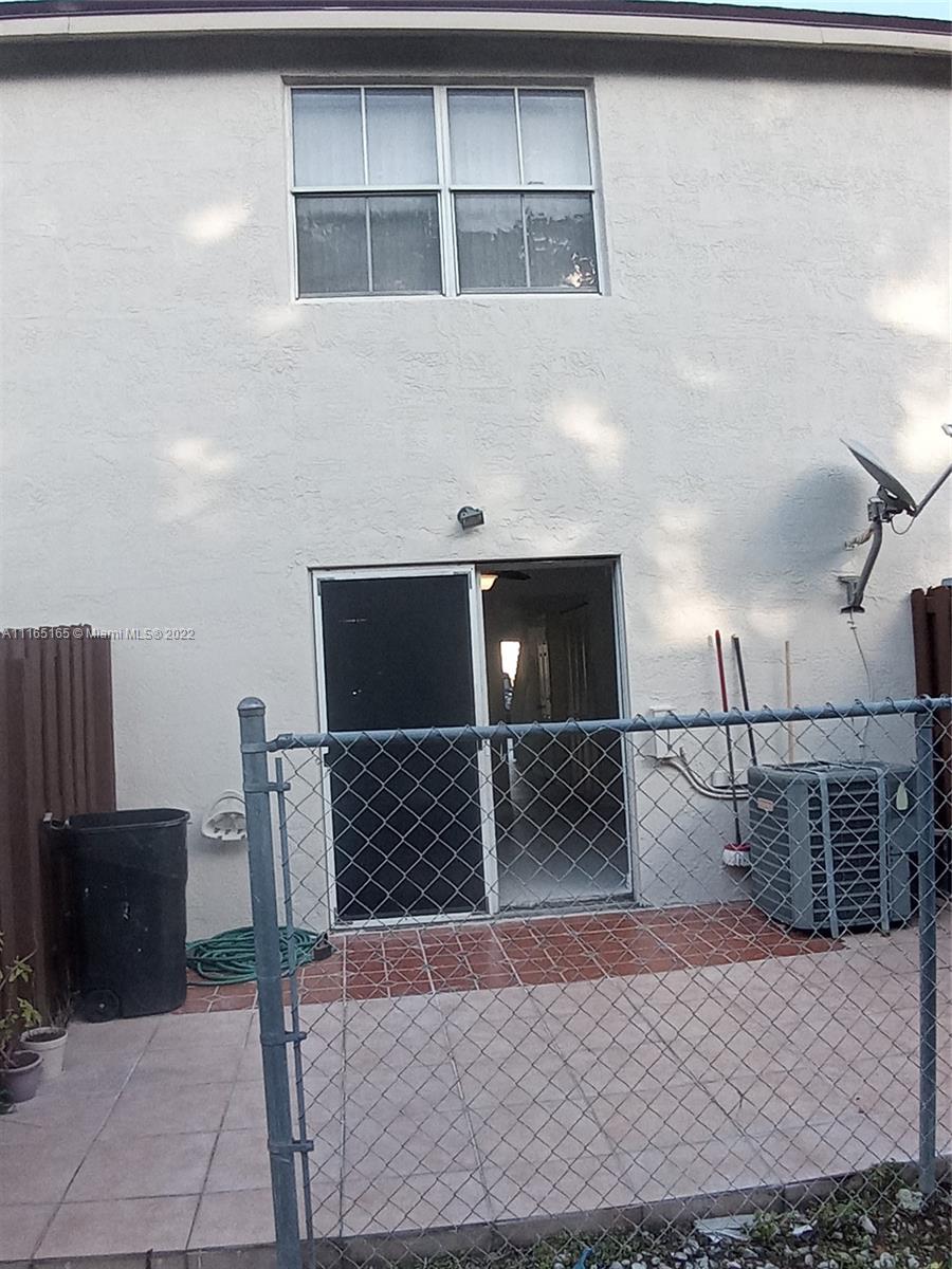 THE OAKVIEW CONDO NO 5 - Residential