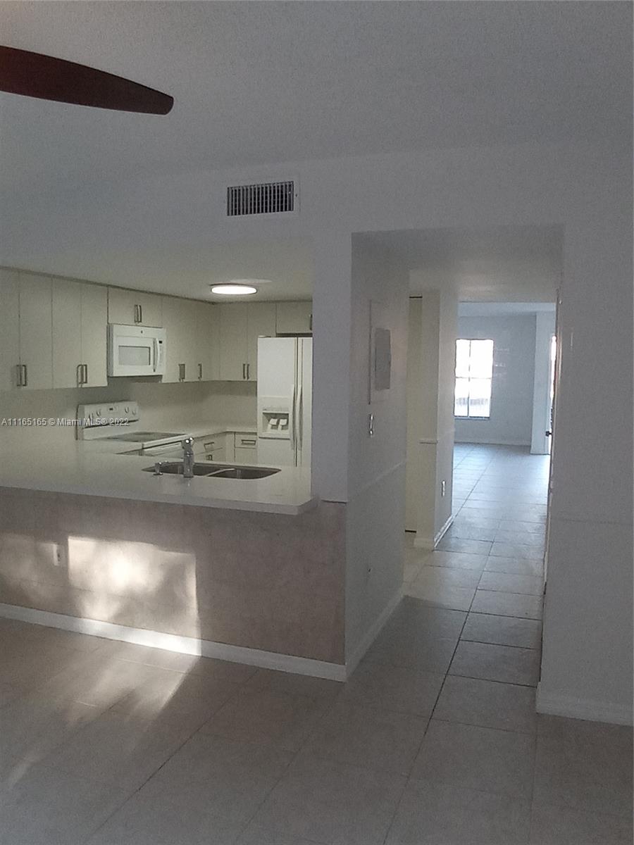 THE OAKVIEW CONDO NO 5 - Residential