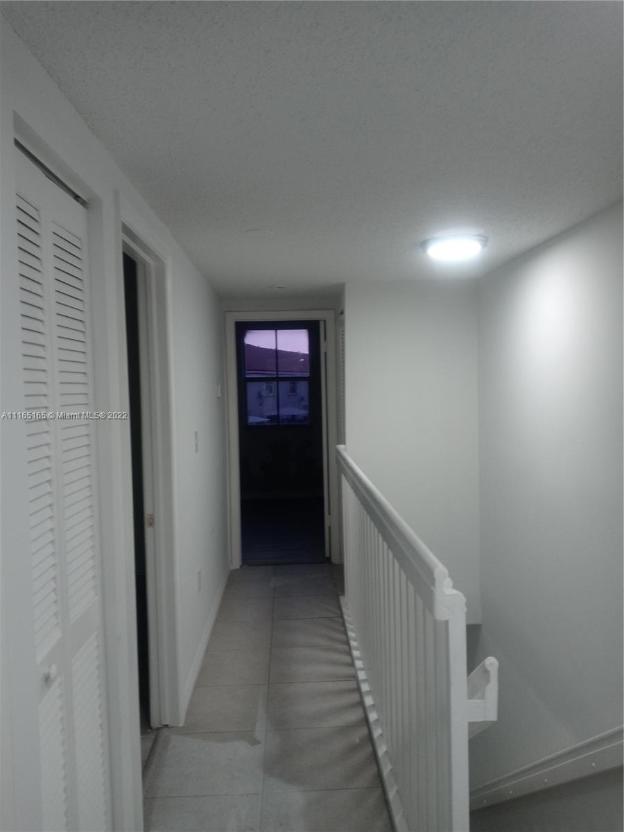 THE OAKVIEW CONDO NO 5 - Residential