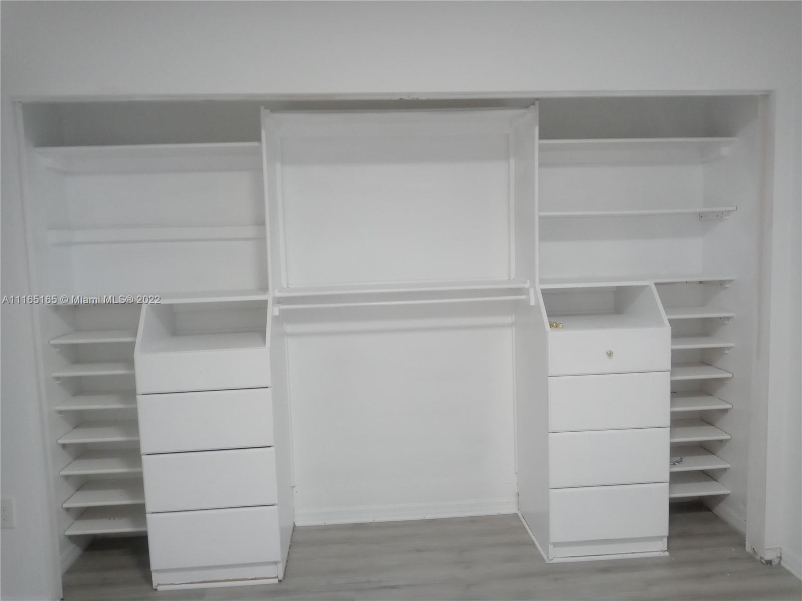 THE OAKVIEW CONDO NO 5 - Residential