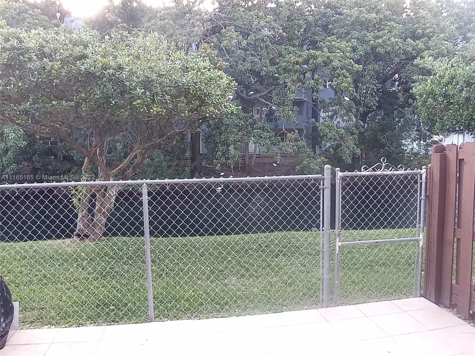 THE OAKVIEW CONDO NO 5 - Residential