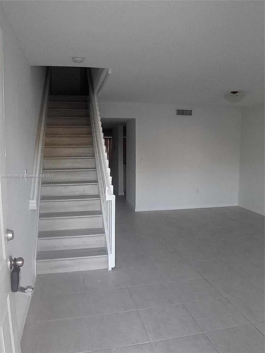 THE OAKVIEW CONDO NO 5 - Residential