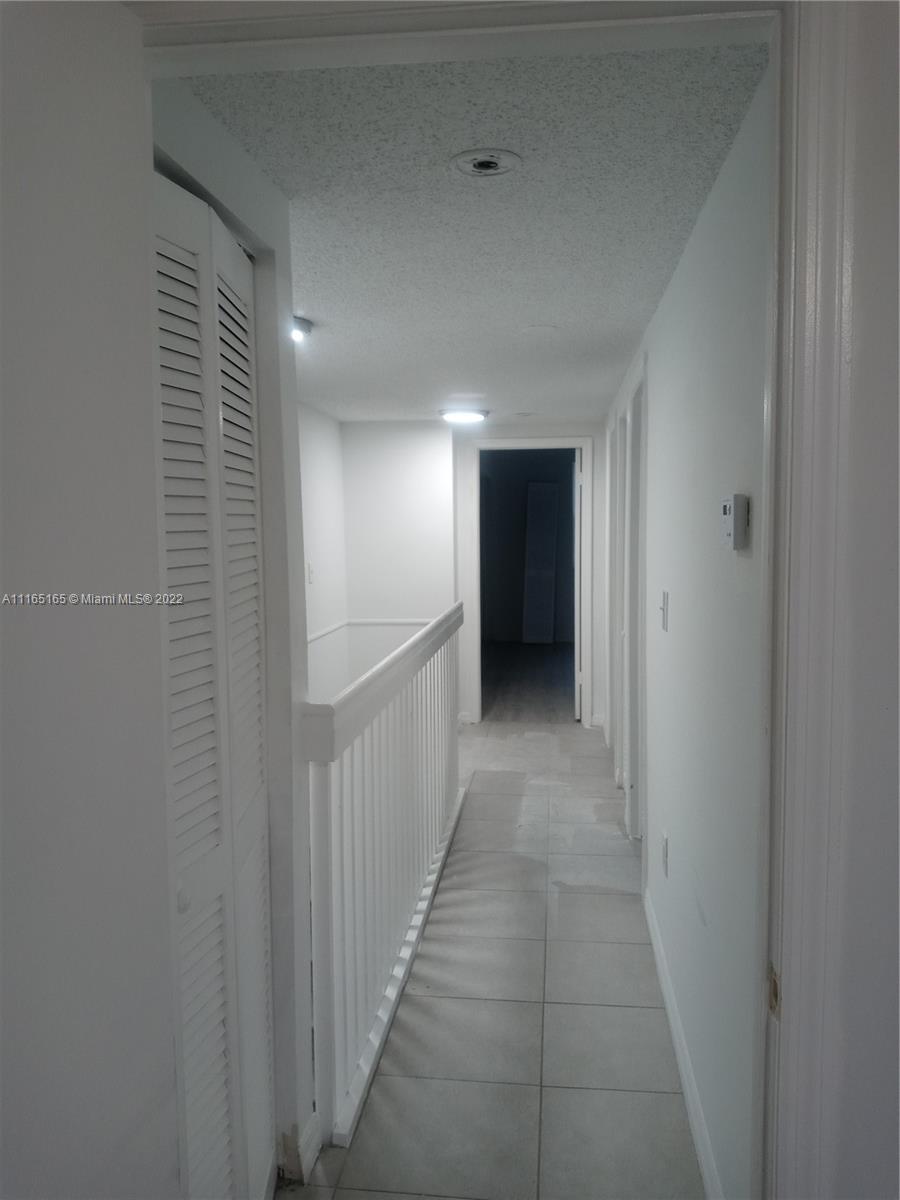 THE OAKVIEW CONDO NO 5 - Residential