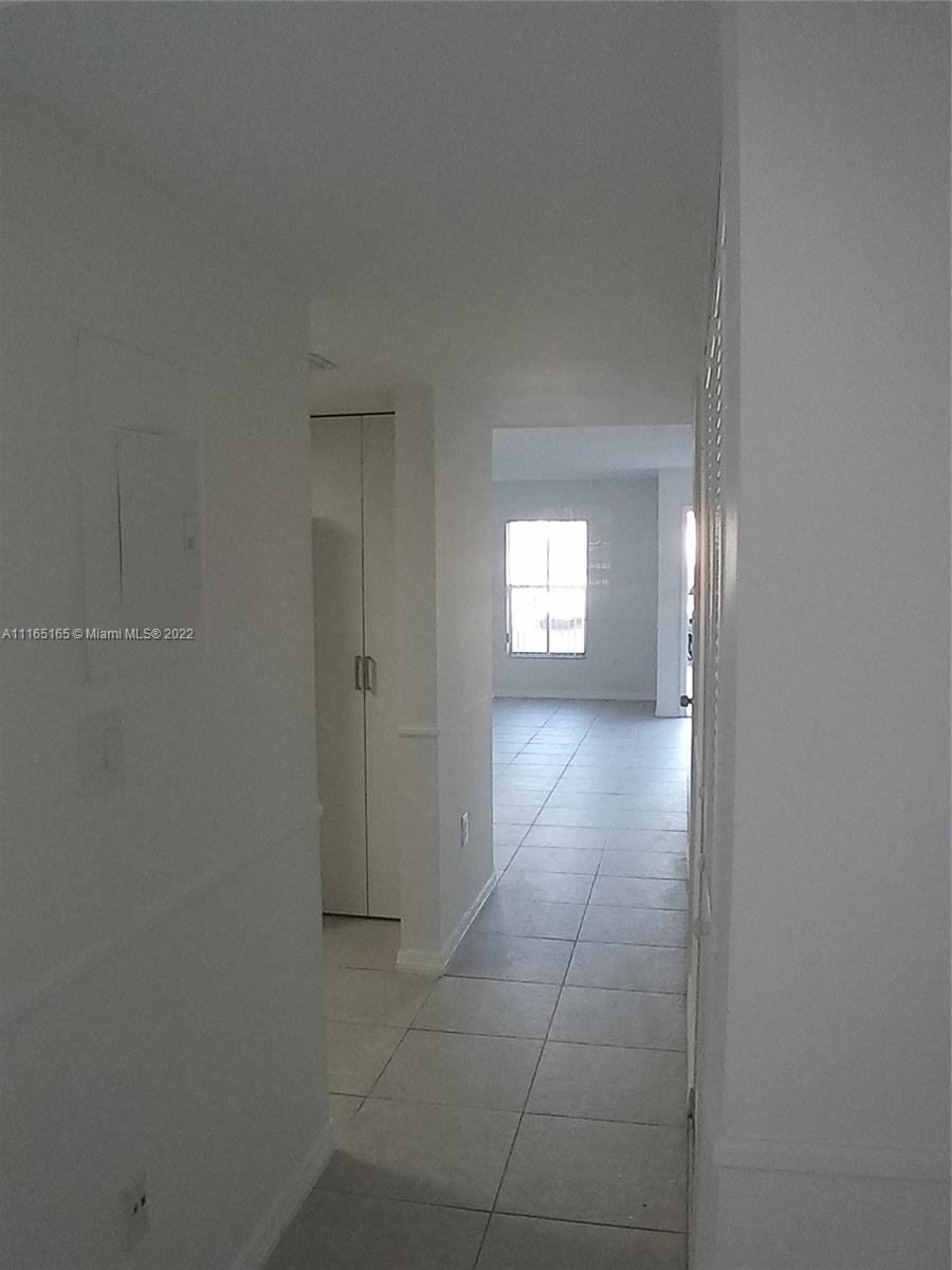 THE OAKVIEW CONDO NO 5 - Residential