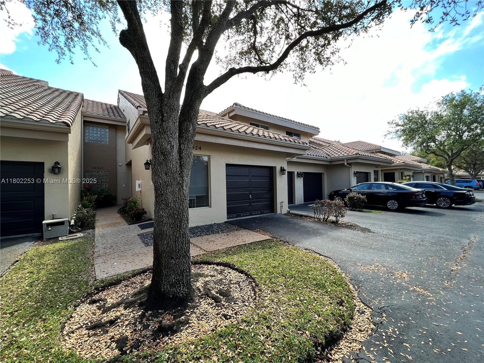 16322 Malibu Dr 11, Weston, Broward County, Florida - 2 Bedrooms  
2 Bathrooms - 
