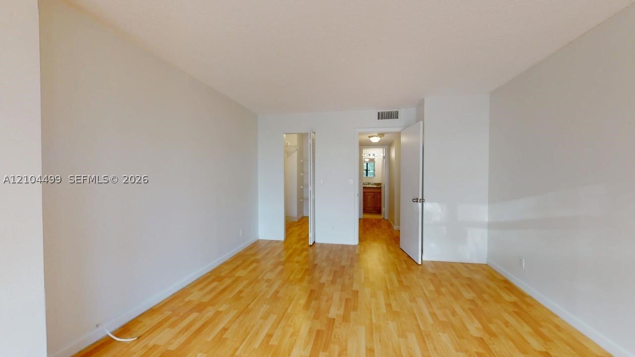 400 Leslie Dr 205
