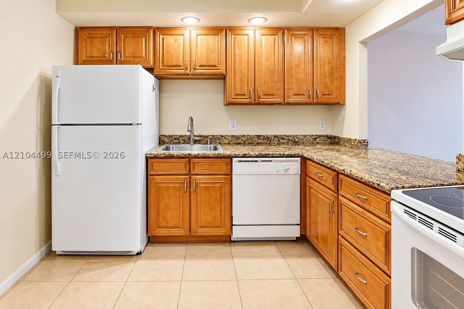 400 Leslie Dr 205