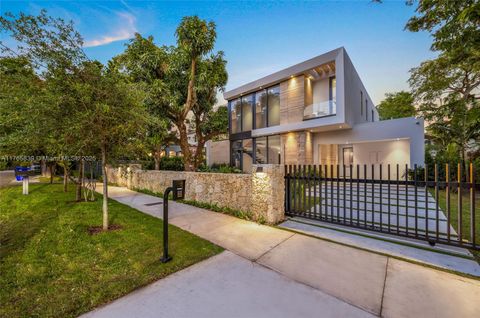 2440 Trapp Ave Miami FL 33133