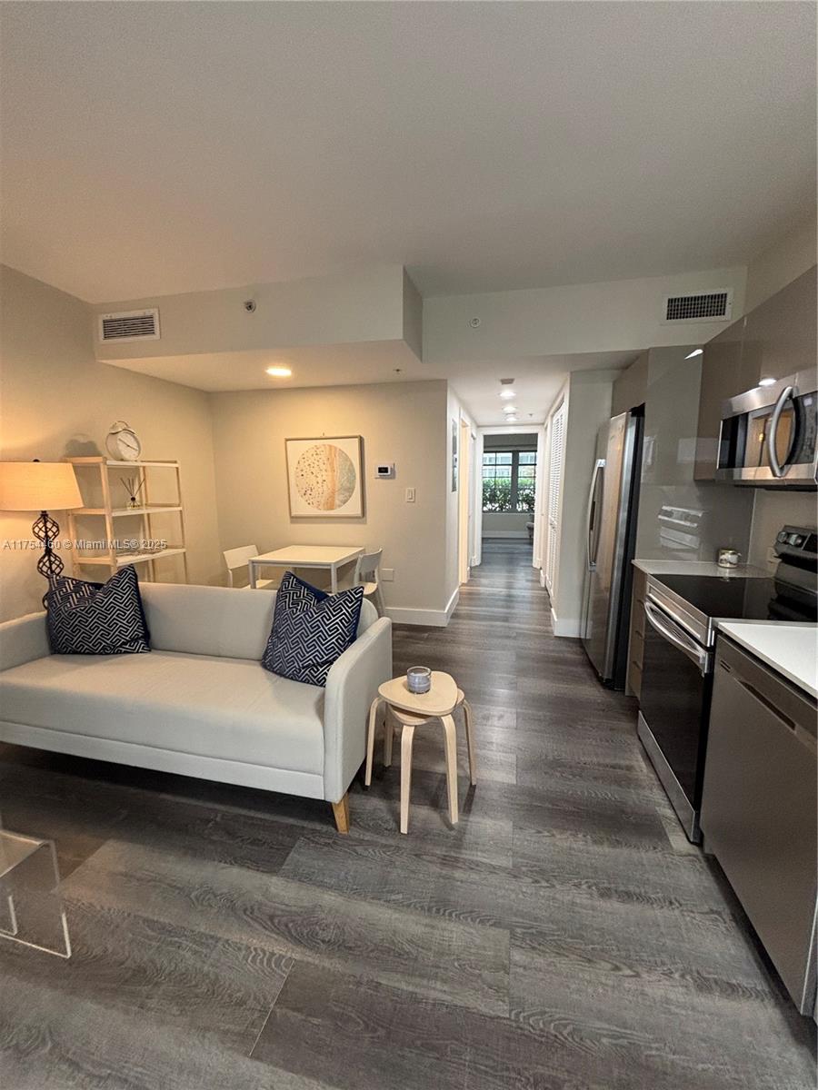 Rental Property at 435 21st St 111, Miami Beach, Miami-Dade County, Florida - Bedrooms: 1 
Bathrooms: 1  - $3,000 MO.
