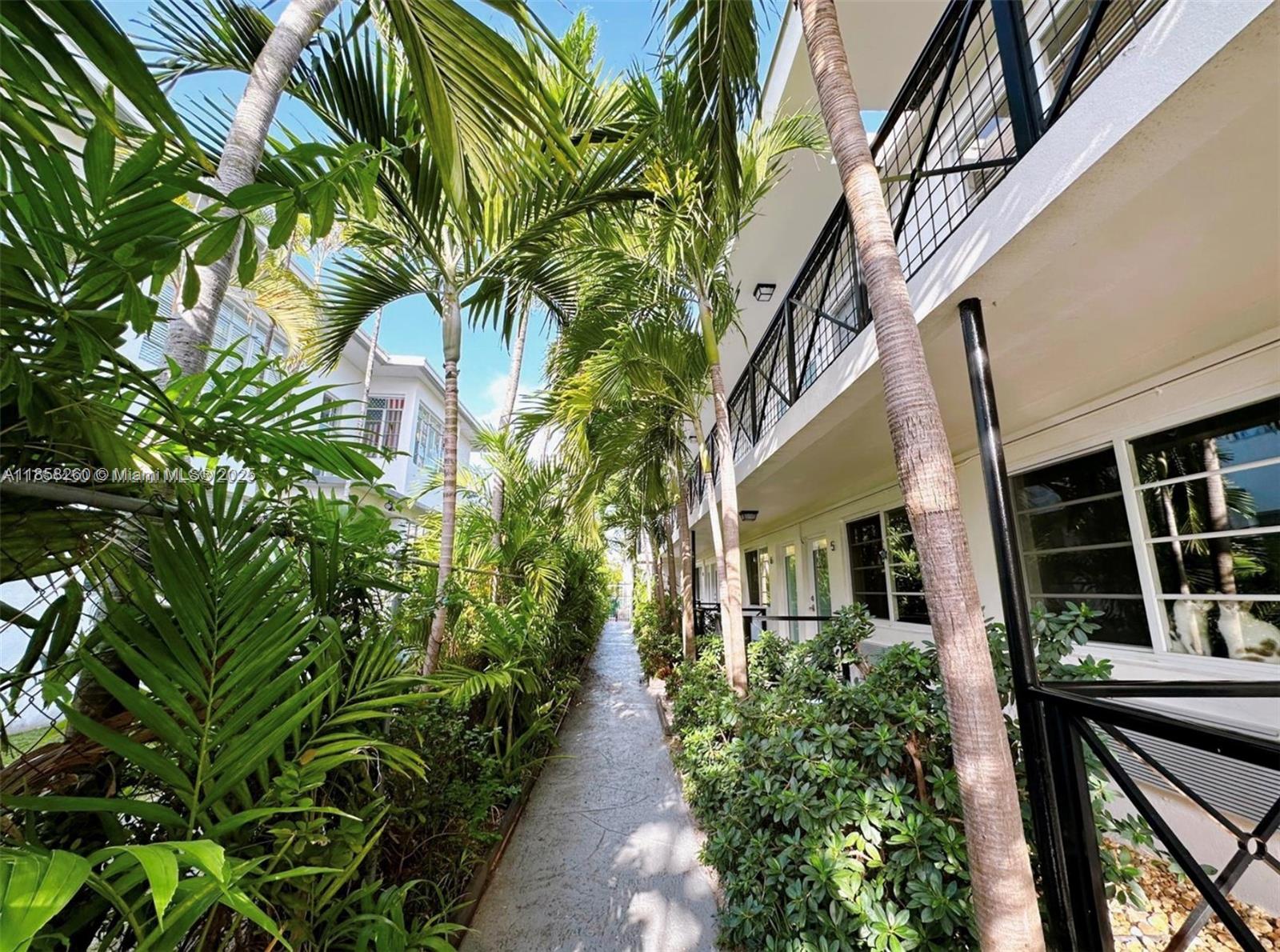 MOVE IN READY, FAST APPROVAL! Beautiful and bright Studio. Prime location, close to the Beach, Convenience stores, Restaurants, Collins ave and Parks! Pets welcome. New Washer and Dryer on premises. (SEE BROKER REMARKS).