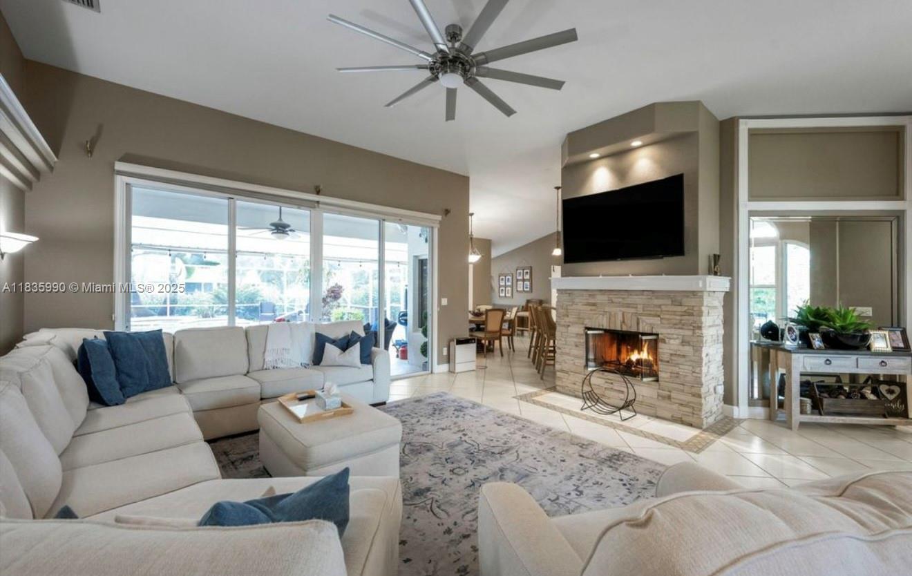 LOXAHATCHEE ACREAGE - Residential