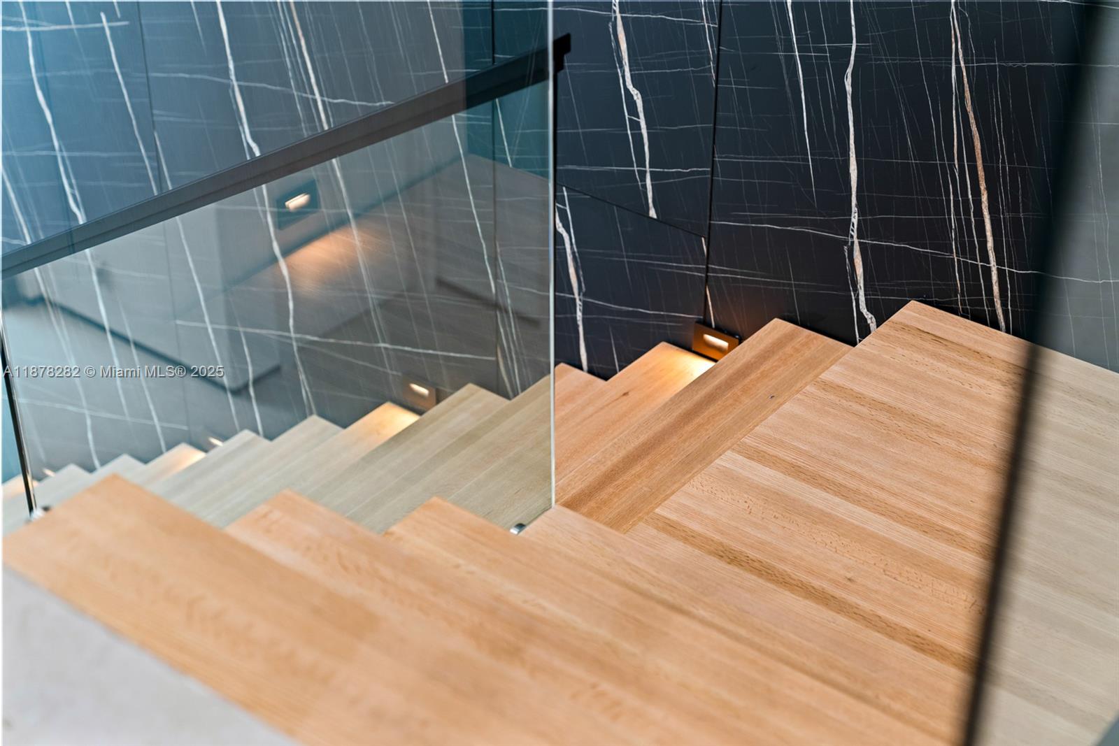 CORAL POINT - Residential