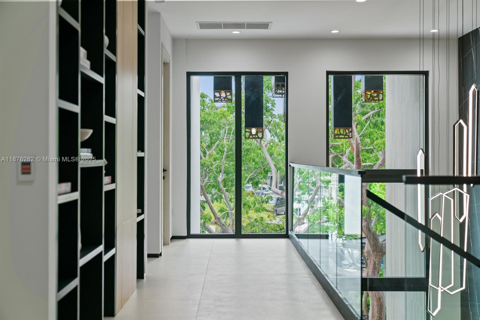 CORAL POINT - Residential