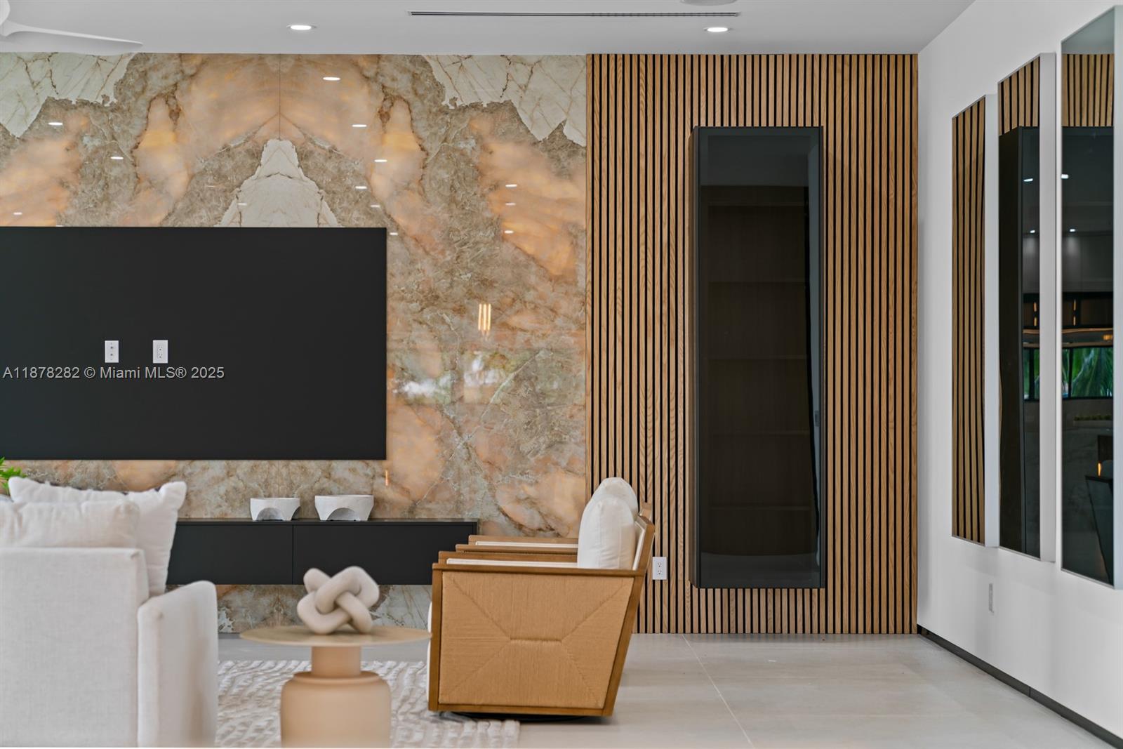 CORAL POINT - Residential