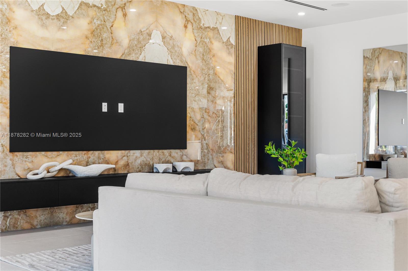 CORAL POINT - Residential