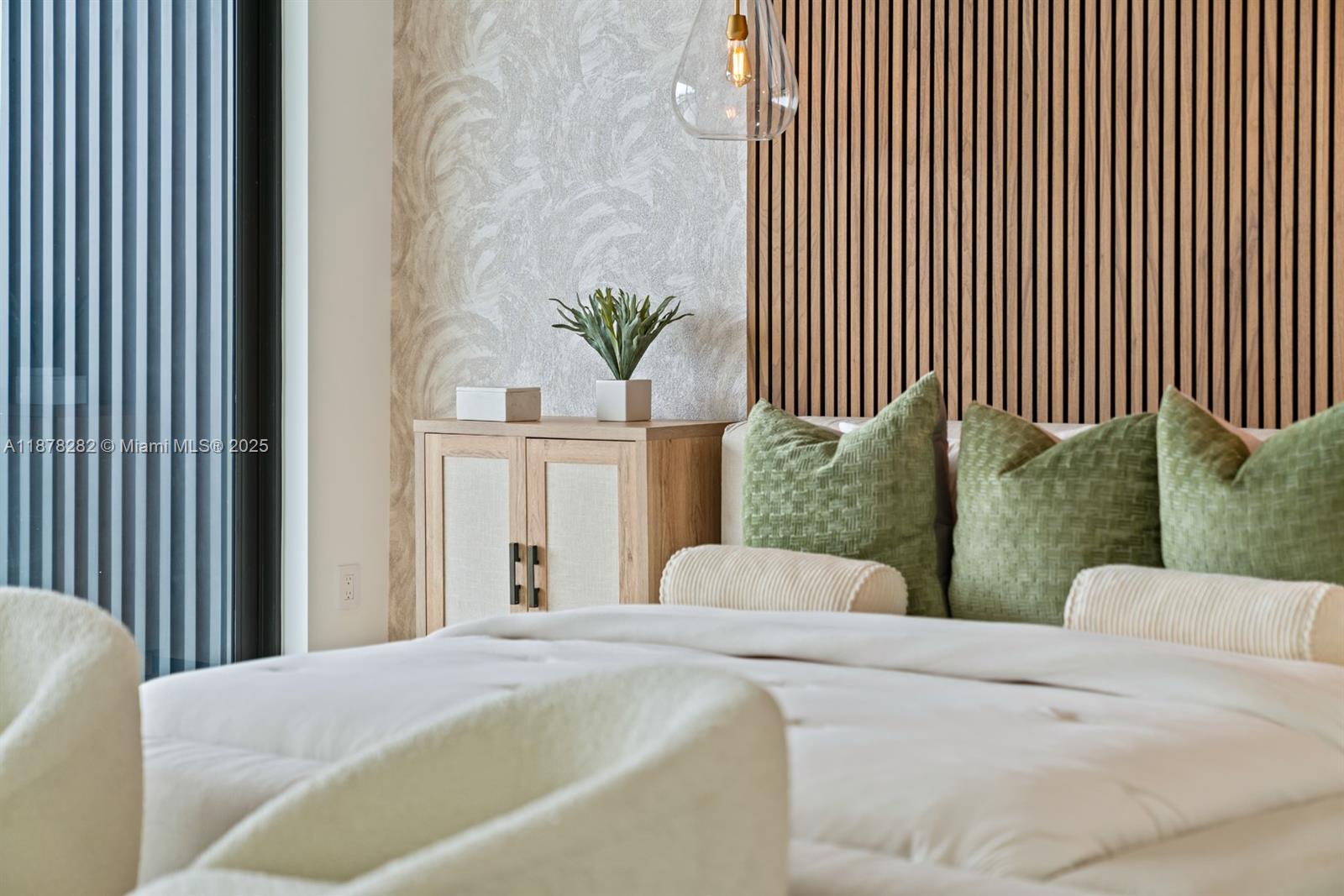 CORAL POINT - Residential