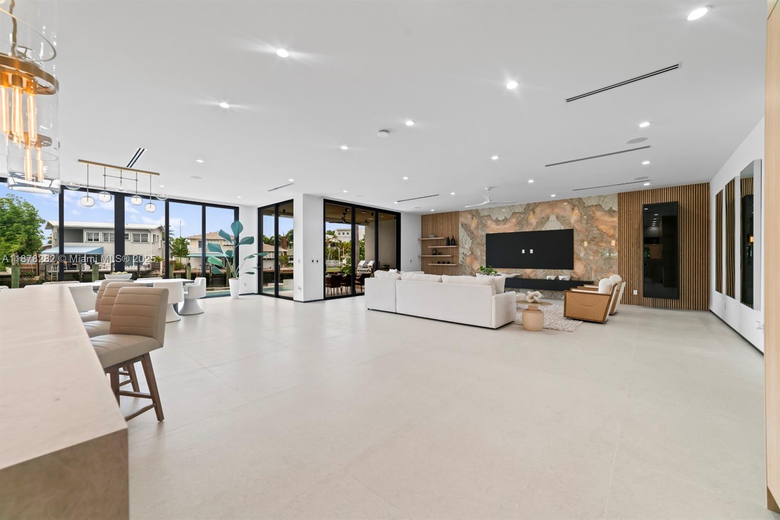 CORAL POINT - Residential