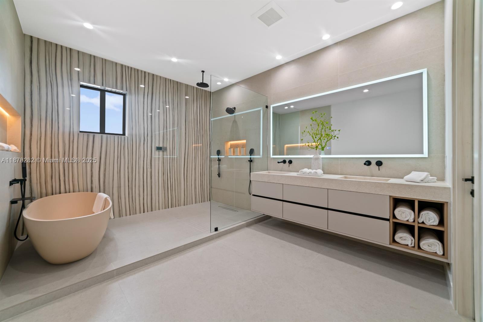 CORAL POINT - Residential