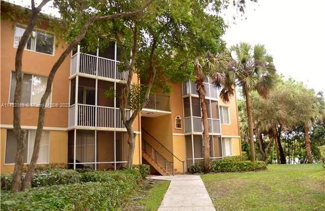 WINDWARD LAKES CONDO - Residential