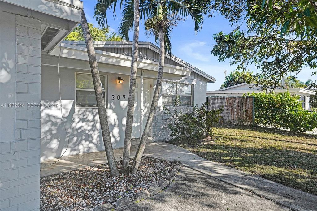 Photo of 307 NW 11th Ave, Delray Beach, FL 33444 (MLS # A11962644)